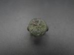 medieval period: beautiful rare bronze ring with Pegasus, Antiek en Kunst