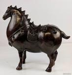 bronzen beeld van een paard in de stijl van de Chinese