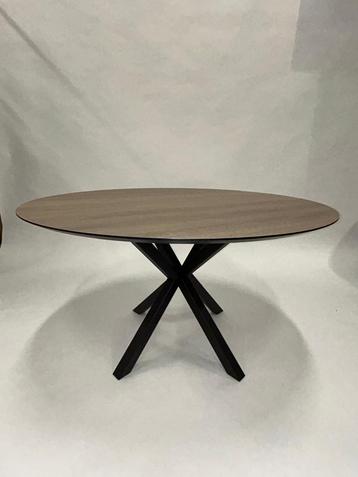 HPL Eetkamertafel met onderstel beschikbaar voor biedingen