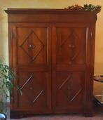 Hoog dressoir - Walnoot - Walnoothouten voorraadkast