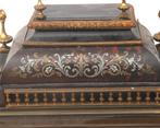 Een Boulle tafelklok, Frankrijk, 1860-1889, Gebruikt