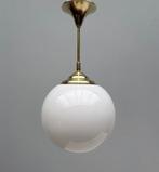 Plafondlamp - Opaline glas - Hanglamp van messing met een, Antiek en Kunst