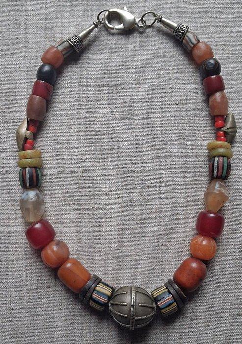 Ketting met gemengd materiaal - Afrika (Zonder minimumprijs), Antiek en Kunst, Kunst | Niet-Westerse kunst