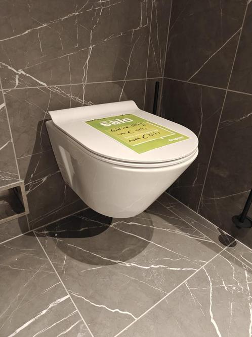 Showmodel wandcloset compleet met zitting - 0028, Doe-het-zelf en Verbouw, Sanitair, Toilet, Nieuw, Ophalen