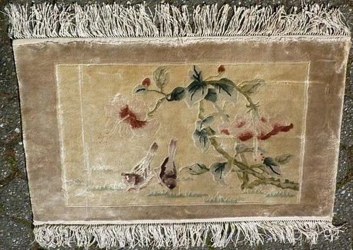 Zwei handgeknüpfte chinesische Wandteppichemit Blumen und, Huis en Inrichting, Stoffering | Tapijten en Kleden