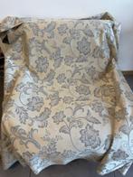 De fluisterende elegantie – Een zilveren tuin in stof -