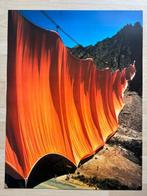 Christo (1935-2020) - Valley Curtain, Rifle, Colorado, Antiek en Kunst, Kunst | Tekeningen en Foto's
