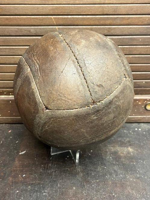 Antike Fußballschuhe 1925-1935 (KEIN REPRO!) + Antiker Ball, Verzamelen, Overige Verzamelen