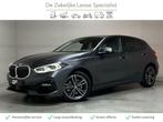 BMW 1 Serie 118i Sport Navi Cruise CarPlay Sfeerver Trek NAP, Auto's, BMW, Nieuw, Zilver of Grijs, Lease, Benzine