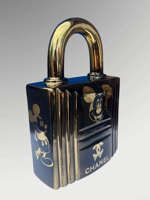 AmsterdamArts - XL Chanel X Mickey Mouse inspired lock, Antiek en Kunst, Kunst | Designobjecten