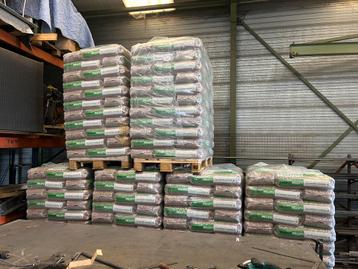 Pelletkorrels, pellet kachel wit en bruin pellet korrel beschikbaar voor biedingen
