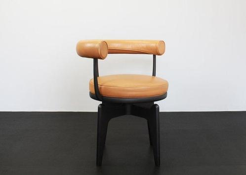 Cassina - Charlotte Perriand, Le Corbusier - Fauteuil -, Antiek en Kunst, Kunst | Designobjecten