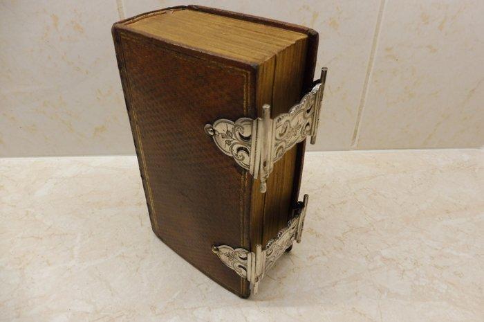 Bijbel met dubbele zilveren sluiting - .833 zilver /, Antiek en Kunst, Antiek | Goud en Zilver