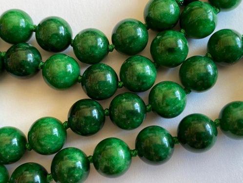 18 karaat (750) goud - Birmaanse groene jade - Halsketting, Antiek en Kunst, Kunst | Designobjecten