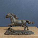 sculptuur, A wooden sculpture of a galloping horse - 13 cm -, Antiek en Kunst