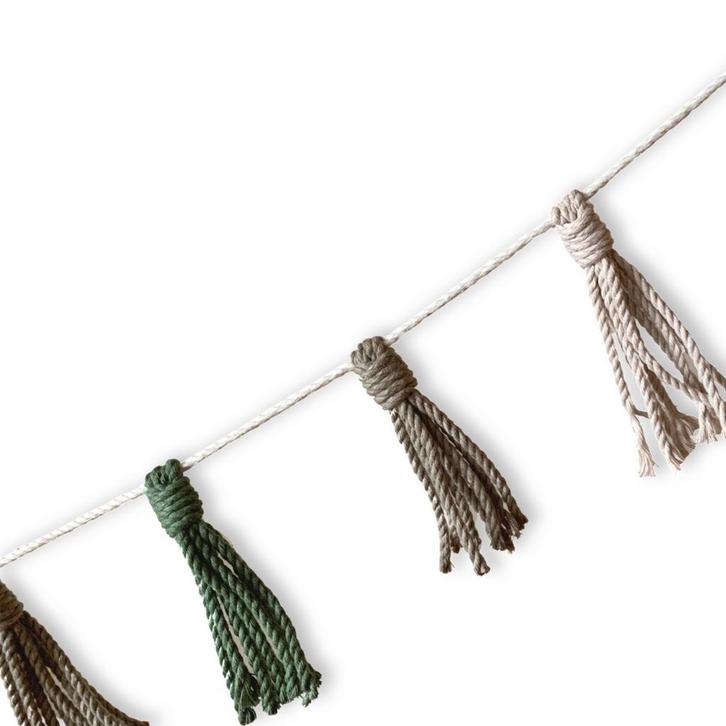 Macramé Kwastjes Slinger - Olijfgroen, Beige en Wit -, Kinderen en Baby's, Kinderkamer | Inrichting en Decoratie, Nieuw, Overige typen