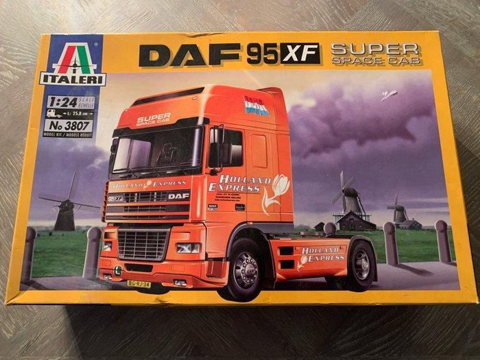 ITALERI (Italië) DAF 95 XF (Super Space CAB) - Met, Hobby en Vrije tijd, Modelauto's | 1:5 tot 1:12