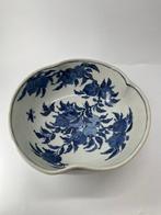 Kiyaki-gedecoreerd met blauw en wit met landschappen,, Antiek en Kunst