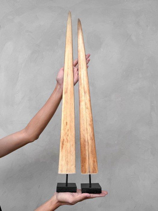 NIET-BIEDEN - Een paar grote visboutjes op op maat gemaakte, Antiek en Kunst, Kunst | Designobjecten