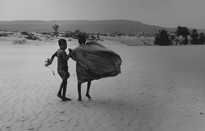 Thomas Consani - Enfants dans le desert, Tunisie 1989, Antiek en Kunst, Kunst | Designobjecten