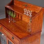 Beschilderd satijnhouten drankenkastje met verstelbare plank, Antiek en Kunst, Ophalen of Verzenden