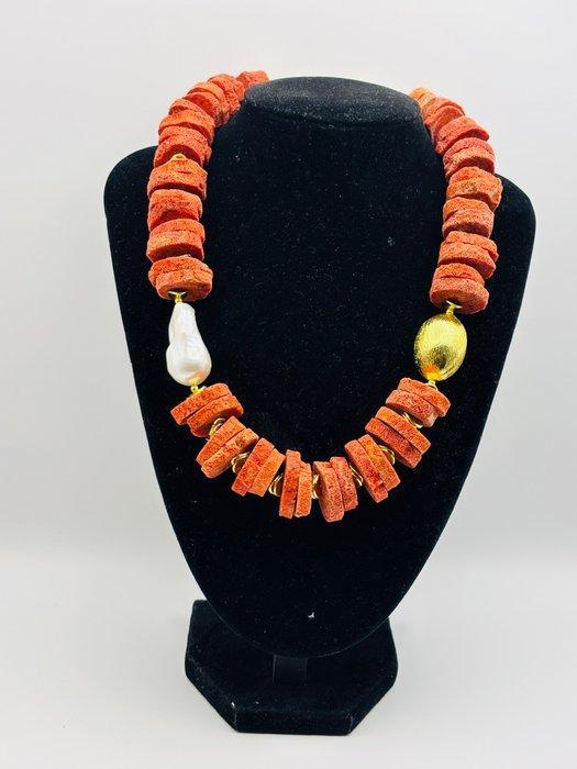 Koraal - Verguld, Rode sponskoraal met witte barokparel 18k, Verzamelen, Mineralen en Fossielen