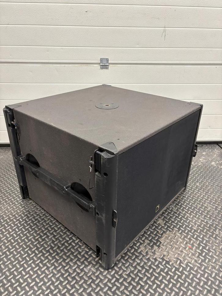6x L-acoustics SB18 subwoofer met hoes, Audio, Tv en Foto, Luidsprekers, Subwoofer, Gebruikt, 120 watt of meer