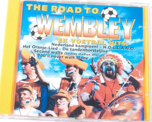 CD The Road To Wembley EK Voetbal Hits L856, Cd's en Dvd's, Cd's | Overige Cd's, Gebruikt, Verzenden