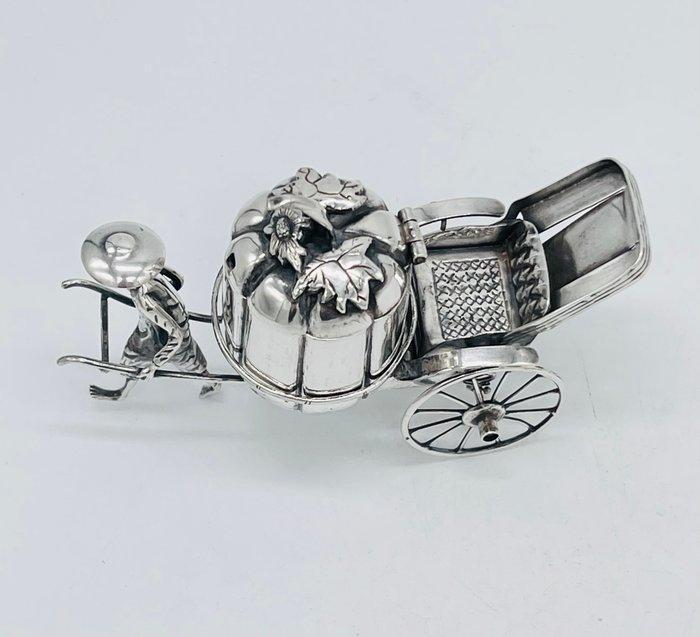 Wang Hing - Pot - .900 zilver - Mosterdpot als riksja, Antiek en Kunst, Antiek | Goud en Zilver
