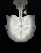 Lalique Kristallglas Deckenleuchte „Chêne“ – 1970er Jahre -, Antiek en Kunst