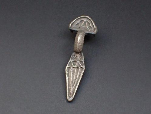 Migratieperiode Zilver Gothische broche - Laat 5e / vroege, Sieraden, Tassen en Uiterlijk, Antieke sieraden