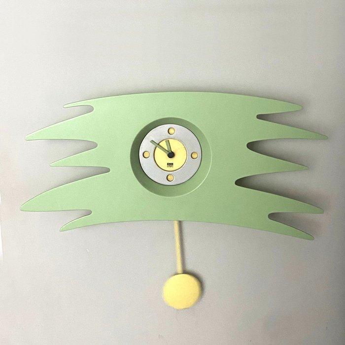 Slingerklok - Dada Umpa - Plastic - 1980-1990, Antiek en Kunst, Curiosa en Brocante