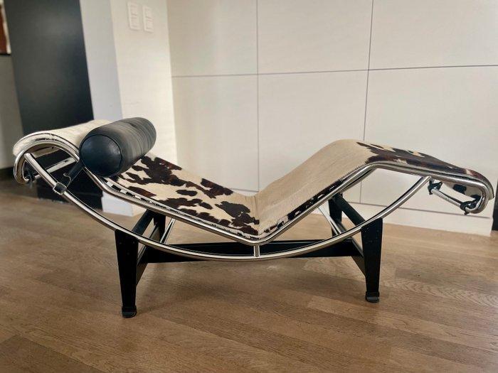 Cassina - Le Corbusier, Pierre Jeanneret, Charlotte Perriand, Antiek en Kunst, Kunst | Designobjecten