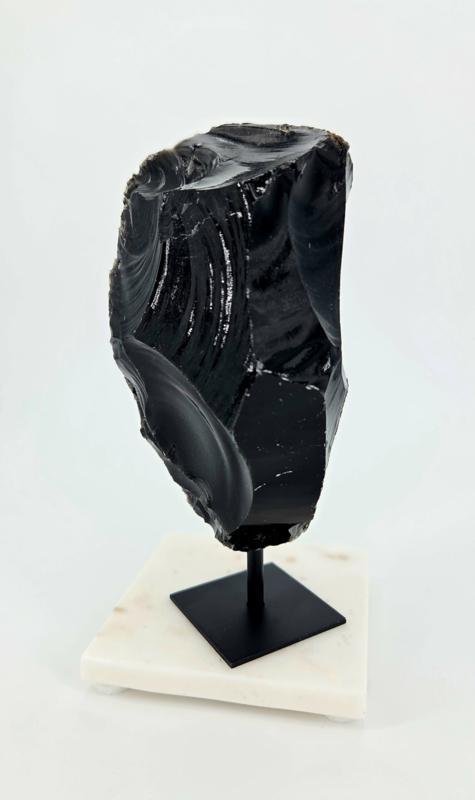 Obsidiaan Ruw op standaard 1,039kg, Verzamelen, Mineralen en Fossielen, Ophalen of Verzenden