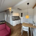 Gemeubileerde studio met wasmachine, wifi en gratis parkeren, Huizen en Kamers, Kamers te huur, 20 tot 35 m², Almere