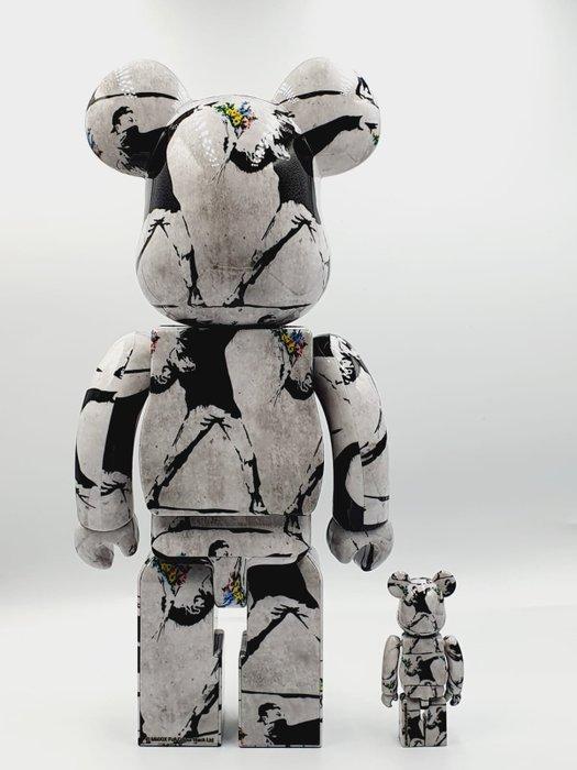 Medicom Toy x Banksy x Brandalism - Be@rbrick 400% + 100%, Antiek en Kunst, Kunst | Designobjecten