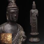 Standing statue of Kannon Bodhisattva  - Beeld Brons -