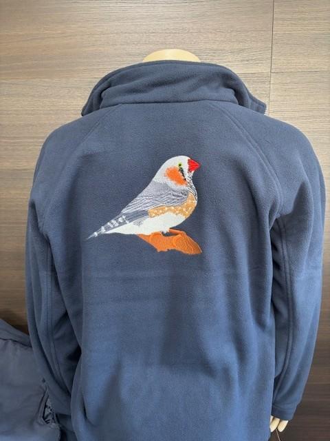 Fleecevest met zebravink, Dieren en Toebehoren, Vogels | Hokken en Kooien, Nieuw, Ophalen of Verzenden