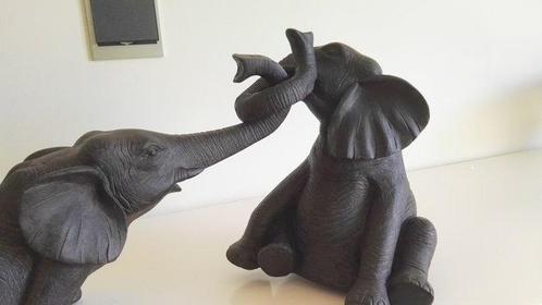 Beeldje, Spelende olifanten - 25 cm - Hars, Antiek en Kunst, Curiosa en Brocante