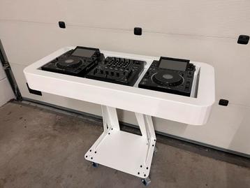 DJ booth trendy aluminium - demontabel beschikbaar voor biedingen