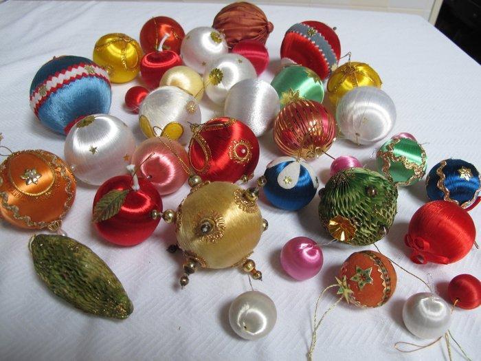 Kerstballen (36) - Satijn / zijden kerstballen, satijn,, Diversen, Kerst