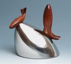 Een Alessi Pito theeketel, ontwerp Frank Gehry (1929), Ophalen