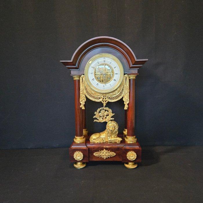 Portico klok Empirestijl - Verguld brons - ca. 1880 -, Antiek en Kunst, Antiek | Klokken