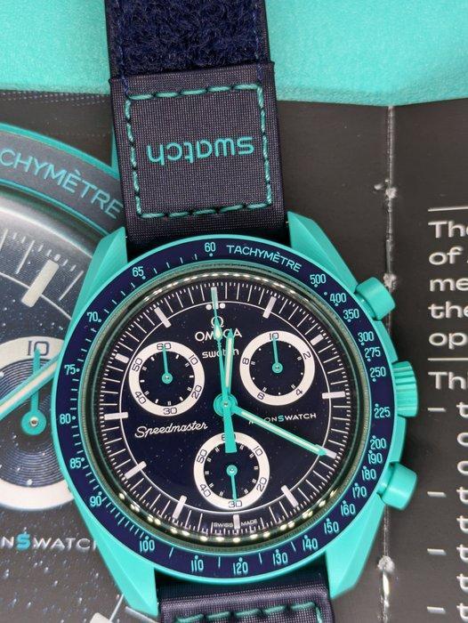 Swatch - MoonSwatch. Mission on Earth. Polar Lights. -, Sieraden, Tassen en Uiterlijk, Horloges | Heren