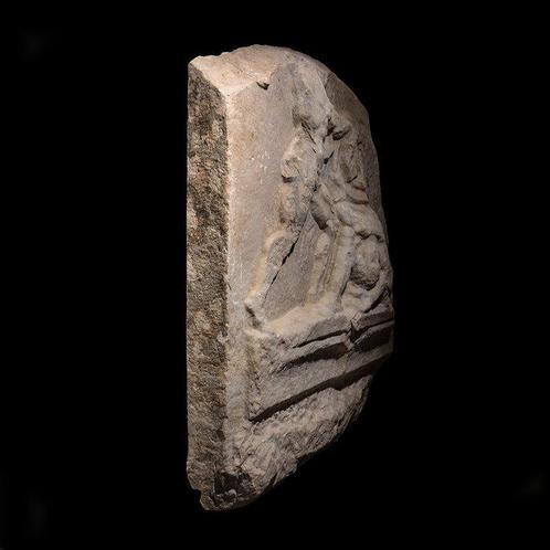 Oud-Grieks Marmer Metope van een tempel met de held Hercules, Verzamelen, Mineralen en Fossielen