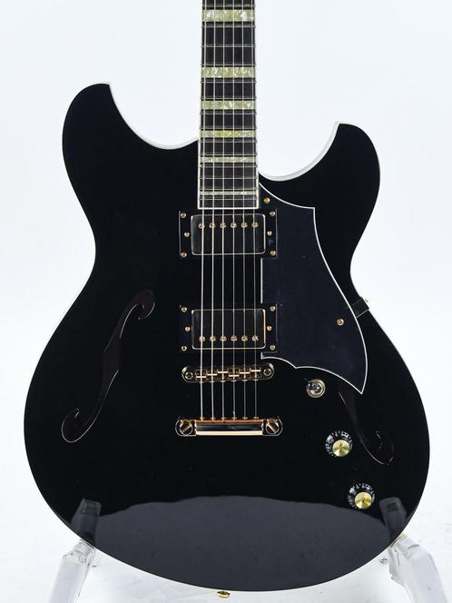 Rivolta Regata VII Toro Black (Elektrische Gitaren), Muziek en Instrumenten, Snaarinstrumenten | Gitaren | Elektrisch, Hollow body