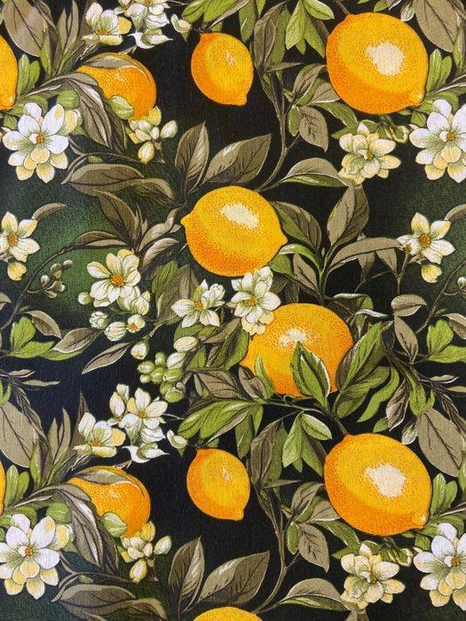 Levend en kleurrijk weefsel in Siciliaanse stijl met zwarte, Antiek en Kunst, Antiek | Kleden en Textiel