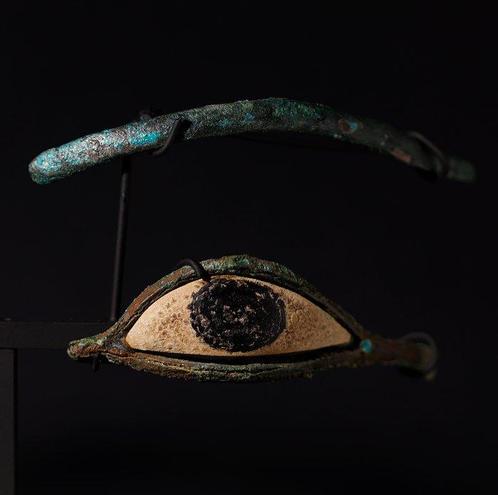 Oud-Egypte Grote set inlegogen uit een sarcofaag in brons en, Verzamelen, Mineralen en Fossielen