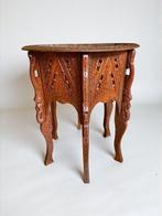 Hand-Carved Colonial Anglo-Indian Teak Hexagonal - Tafel -, Antiek en Kunst