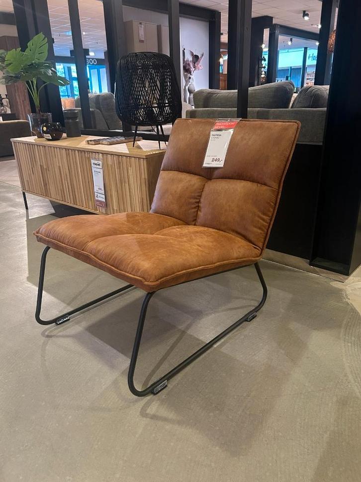 Fauteuil Ruby - Cognac - Eleonora, Huis en Inrichting, Fauteuils, 75 tot 100 cm, Nieuw, 50 tot 75 cm, Ophalen of Verzenden